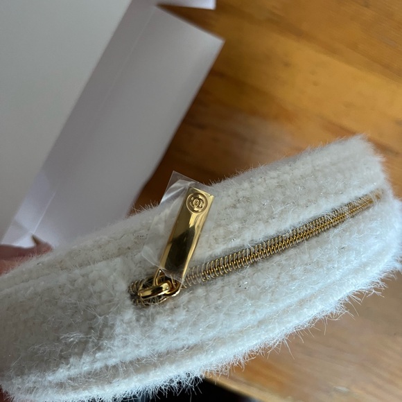 Chanel Comestics Pouch - Limited Christmas Edition - Picture 3 of 4